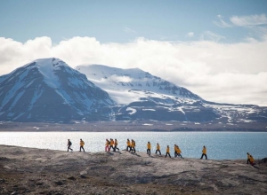 QUARK Expidition hiking-ny-london-svalbard-acaciajohnson