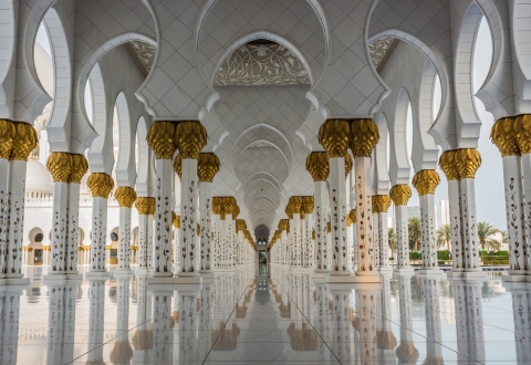 photo-1520785808361-2ce0216abf67_Abu Dhabi